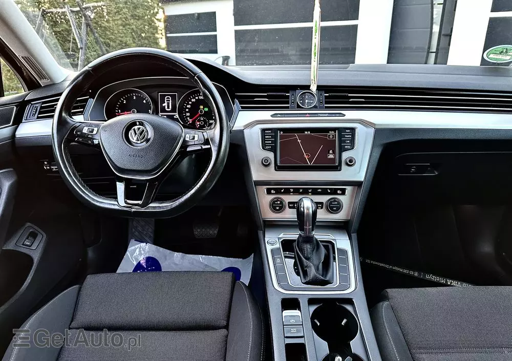 VOLKSWAGEN Passat Variant 2.0 TDI DSG (BlueMotion Technology) Trendline