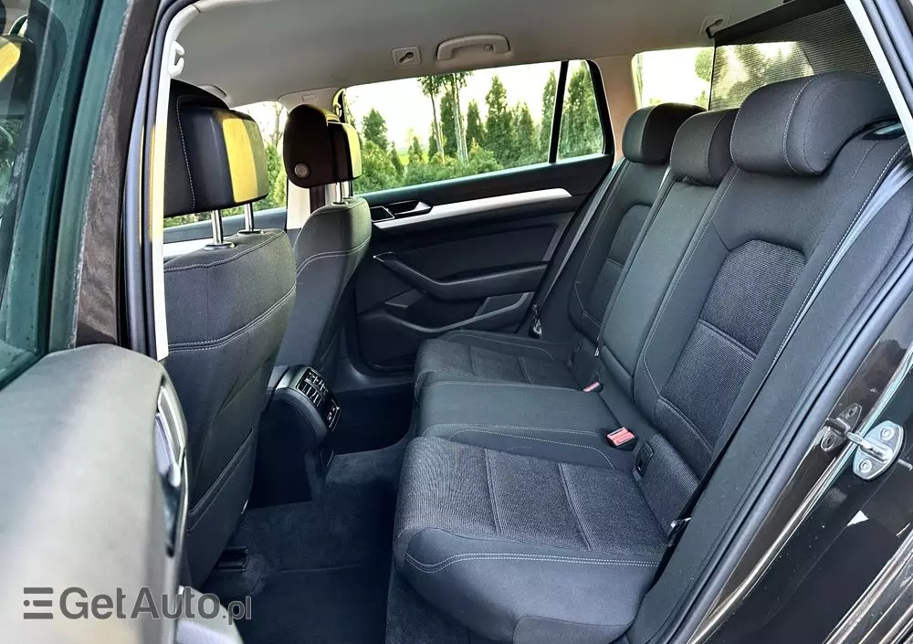 VOLKSWAGEN Passat Variant 2.0 TDI DSG (BlueMotion Technology) Trendline