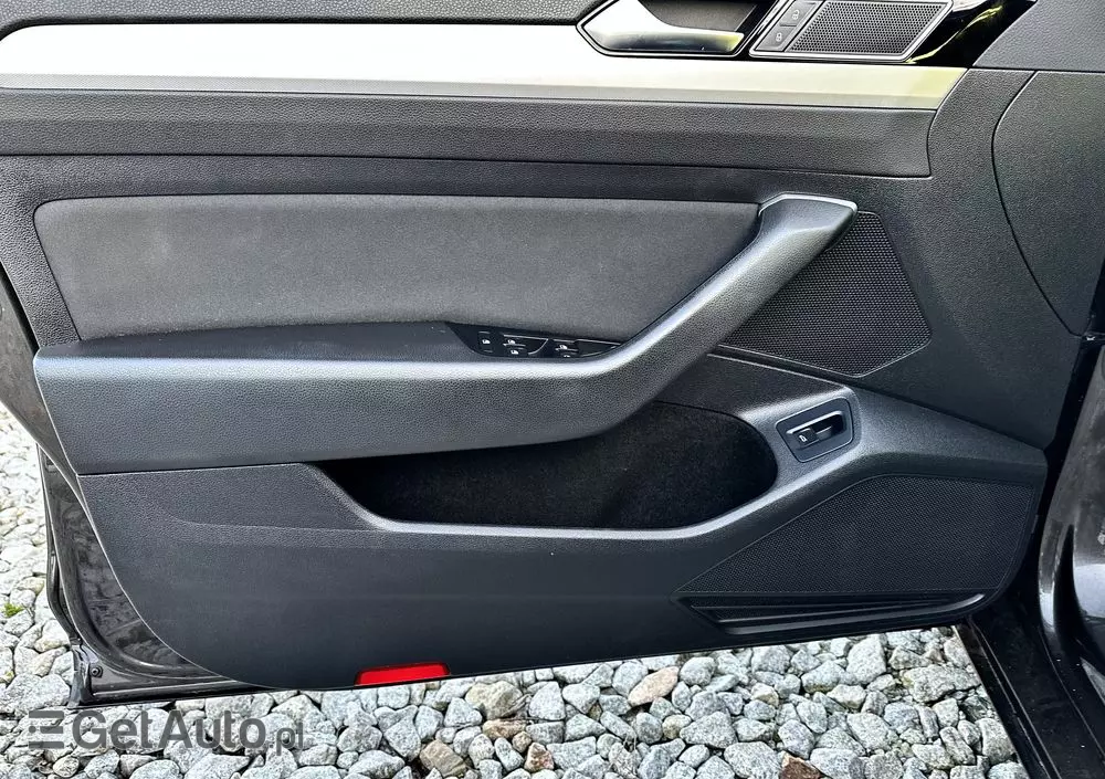 VOLKSWAGEN Passat Variant 2.0 TDI DSG (BlueMotion Technology) Trendline