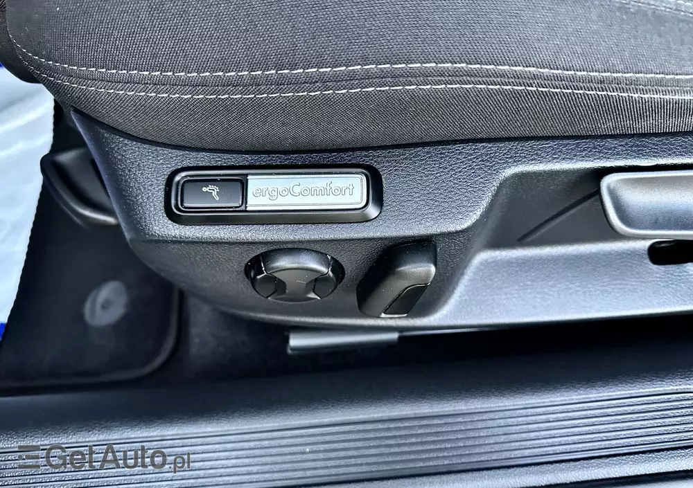 VOLKSWAGEN Passat Variant 2.0 TDI DSG (BlueMotion Technology) Trendline