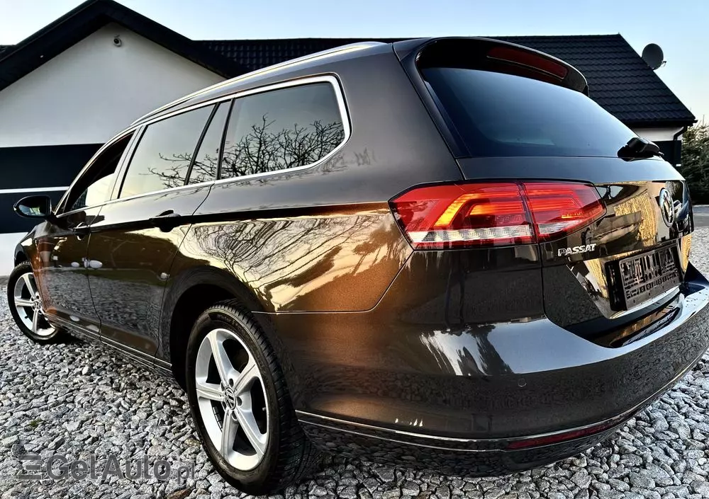 VOLKSWAGEN Passat Variant 2.0 TDI DSG (BlueMotion Technology) Trendline