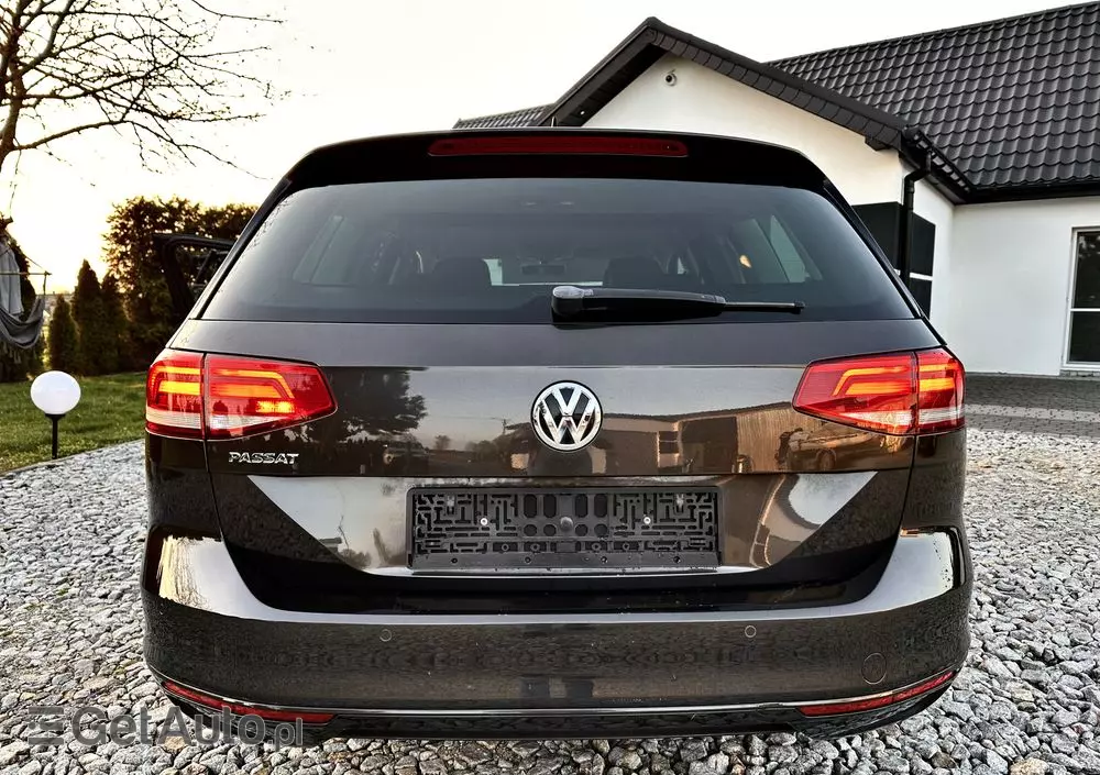 VOLKSWAGEN Passat Variant 2.0 TDI DSG (BlueMotion Technology) Trendline