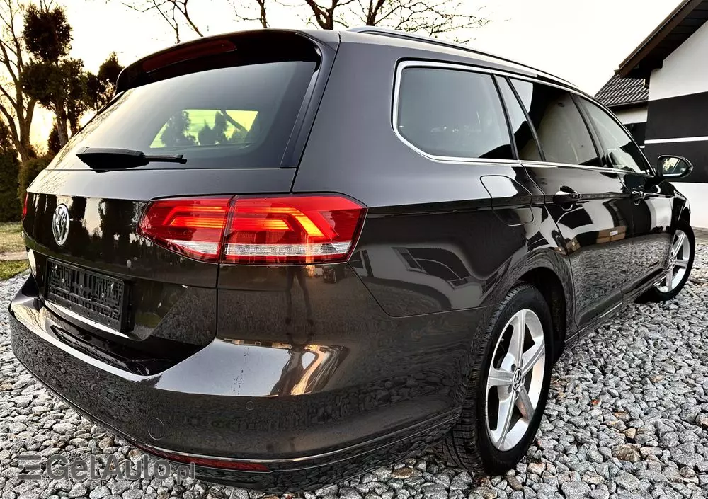 VOLKSWAGEN Passat Variant 2.0 TDI DSG (BlueMotion Technology) Trendline