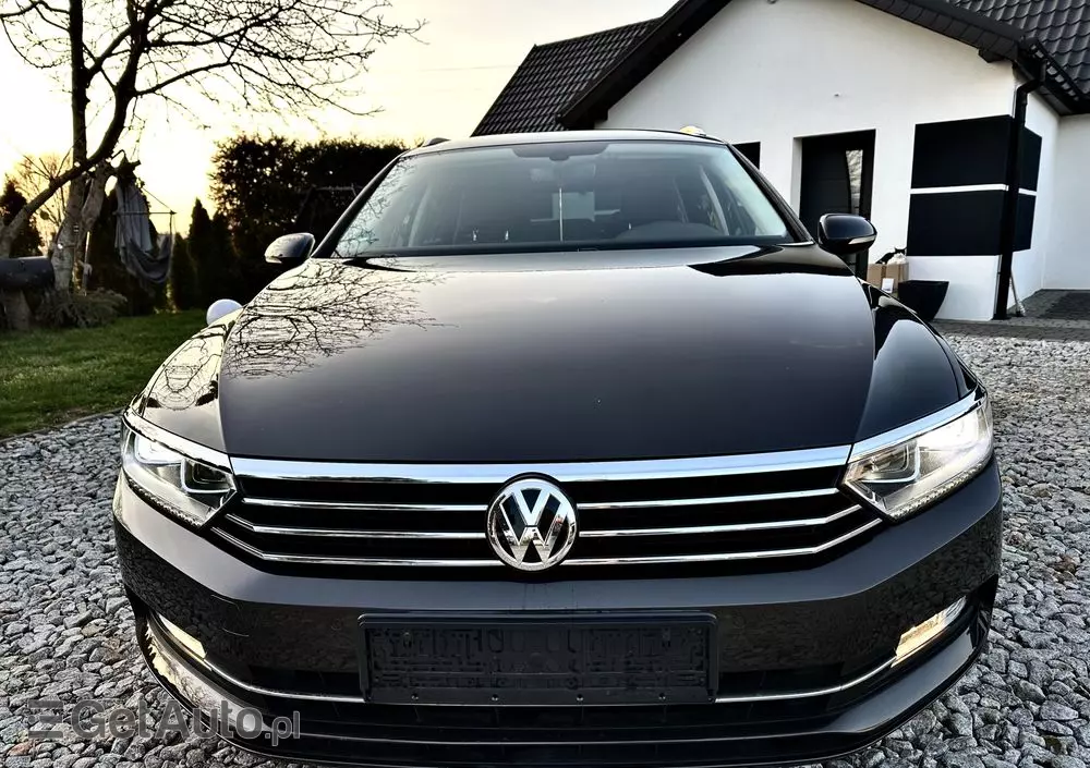 VOLKSWAGEN Passat Variant 2.0 TDI DSG (BlueMotion Technology) Trendline