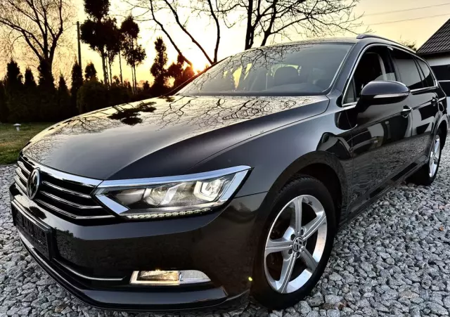 VOLKSWAGEN Passat Variant 2.0 TDI DSG (BlueMotion Technology) Trendline