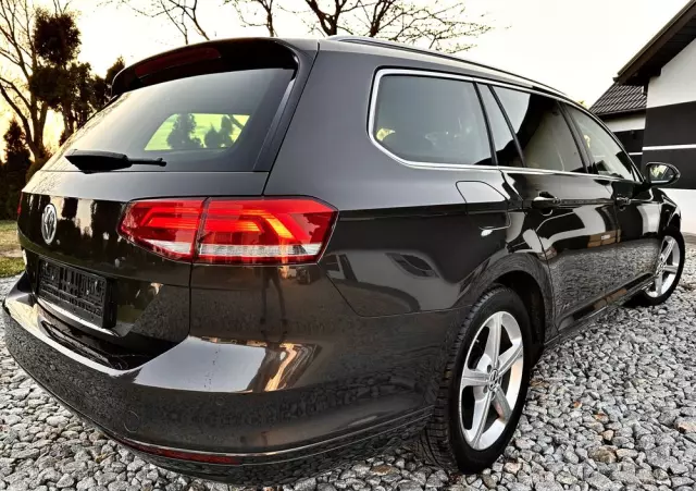 VOLKSWAGEN Passat Variant 2.0 TDI DSG (BlueMotion Technology) Trendline