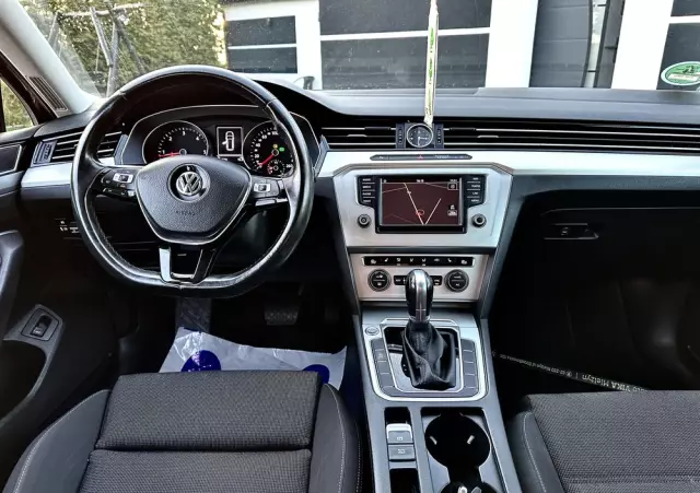 VOLKSWAGEN Passat Variant 2.0 TDI DSG (BlueMotion Technology) Trendline