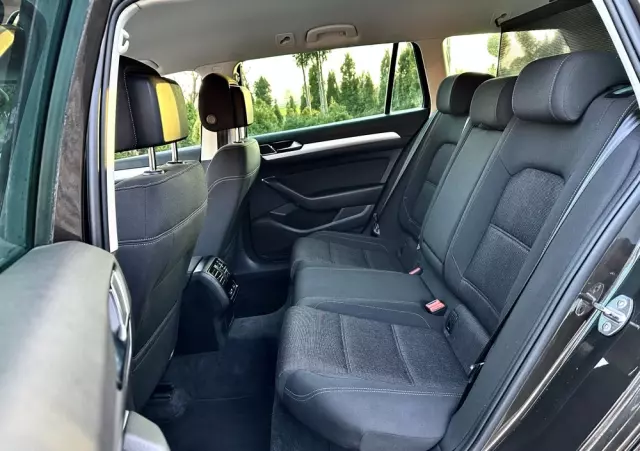 VOLKSWAGEN Passat Variant 2.0 TDI DSG (BlueMotion Technology) Trendline