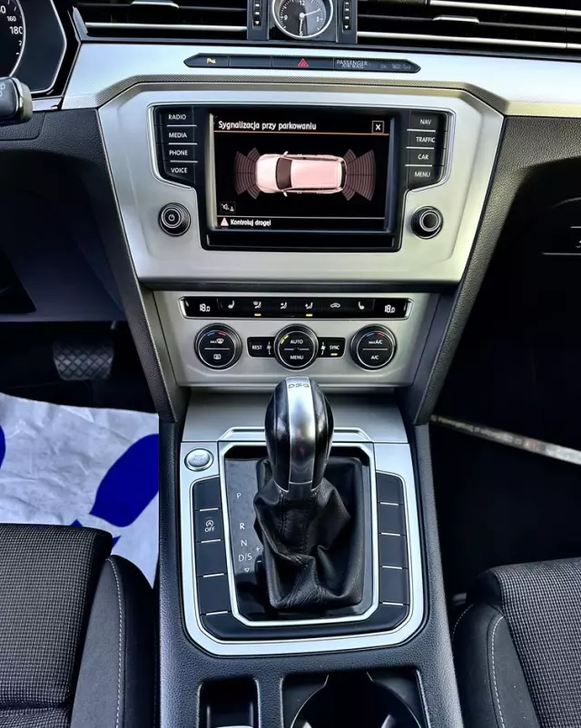 VOLKSWAGEN Passat Variant 2.0 TDI DSG (BlueMotion Technology) Trendline