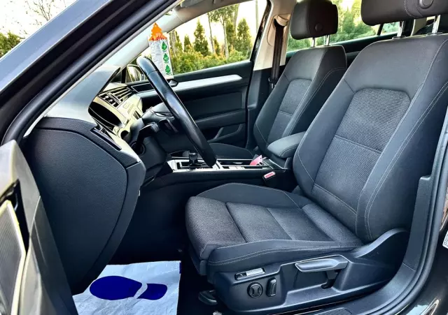 VOLKSWAGEN Passat Variant 2.0 TDI DSG (BlueMotion Technology) Trendline