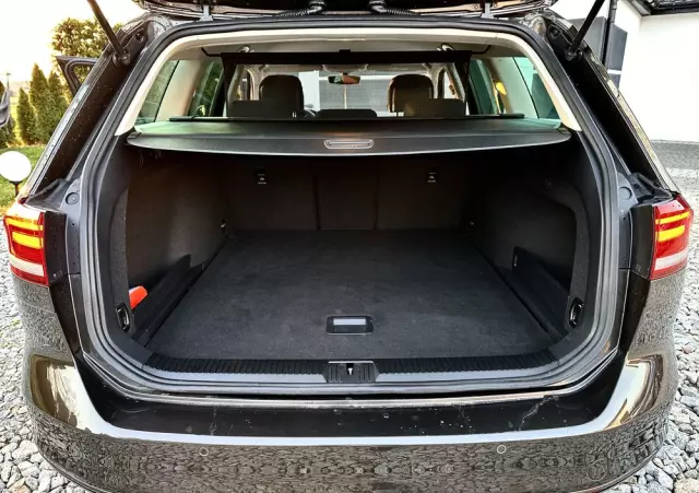 VOLKSWAGEN Passat Variant 2.0 TDI DSG (BlueMotion Technology) Trendline