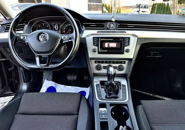 VOLKSWAGEN Passat Variant 2.0 TDI DSG (BlueMotion Technology) Trendline