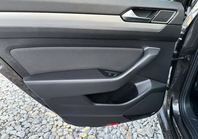 VOLKSWAGEN Passat Variant 2.0 TDI DSG (BlueMotion Technology) Trendline