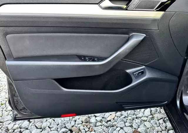 VOLKSWAGEN Passat Variant 2.0 TDI DSG (BlueMotion Technology) Trendline