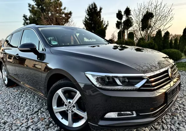 VOLKSWAGEN Passat Variant 2.0 TDI DSG (BlueMotion Technology) Trendline