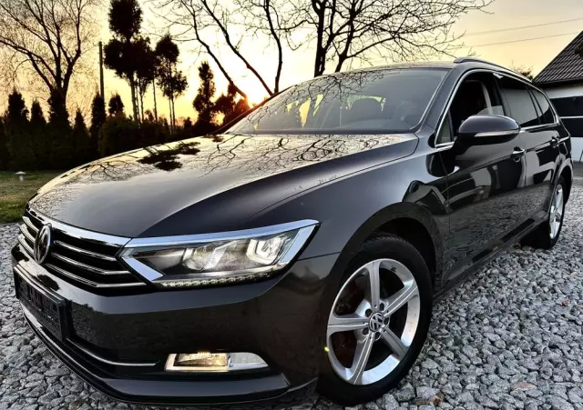VOLKSWAGEN Passat Variant 2.0 TDI DSG (BlueMotion Technology) Trendline