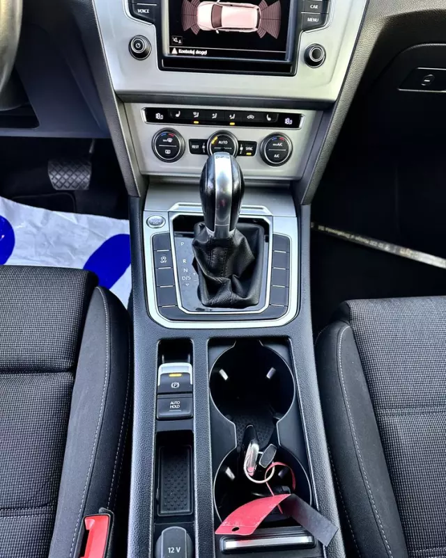 VOLKSWAGEN Passat Variant 2.0 TDI DSG (BlueMotion Technology) Trendline