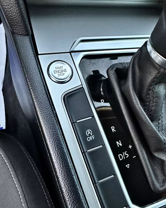 VOLKSWAGEN Passat Variant 2.0 TDI DSG (BlueMotion Technology) Trendline