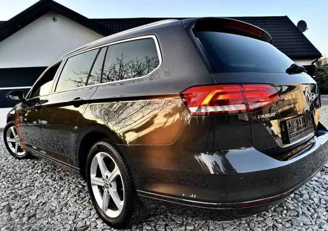 VOLKSWAGEN Passat Variant 2.0 TDI DSG (BlueMotion Technology) Trendline