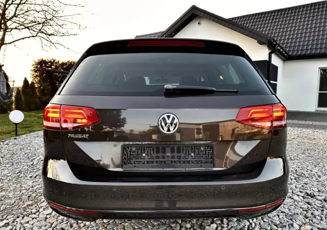 VOLKSWAGEN Passat Variant 2.0 TDI DSG (BlueMotion Technology) Trendline