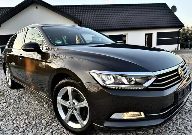 VOLKSWAGEN Passat Variant 2.0 TDI DSG (BlueMotion Technology) Trendline