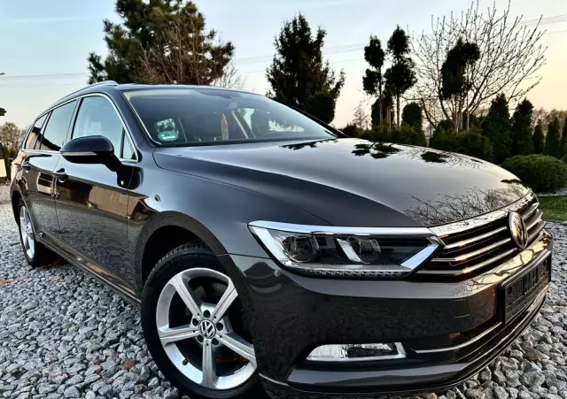 VOLKSWAGEN Passat Variant 2.0 TDI DSG (BlueMotion Technology) Trendline