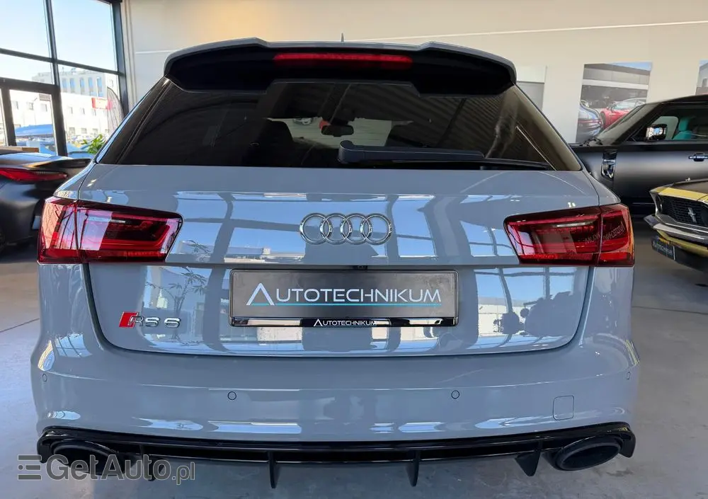 AUDI RS6 