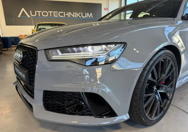 AUDI RS6 