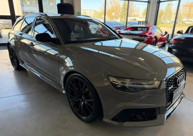 AUDI RS6 