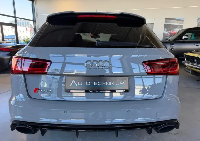 AUDI RS6 