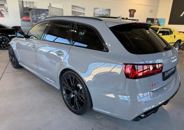 AUDI RS6 
