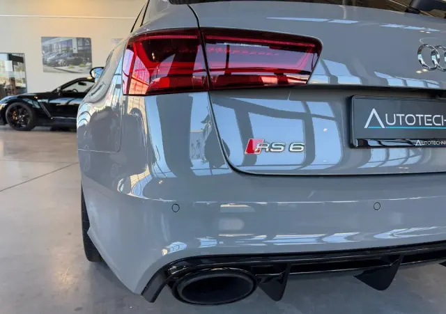 AUDI RS6 