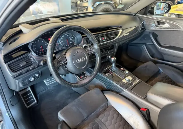 AUDI RS6 