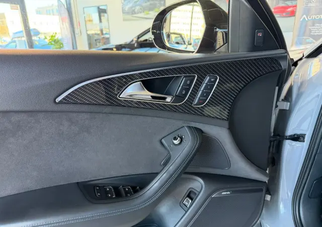AUDI RS6 