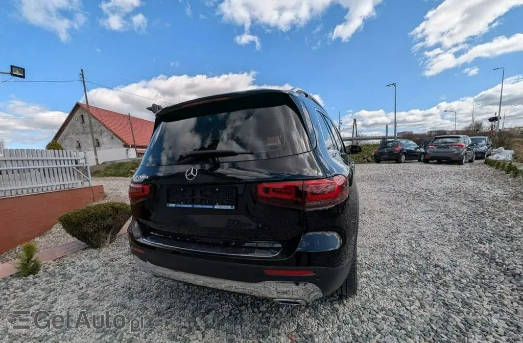 MERCEDES-BENZ GLB 