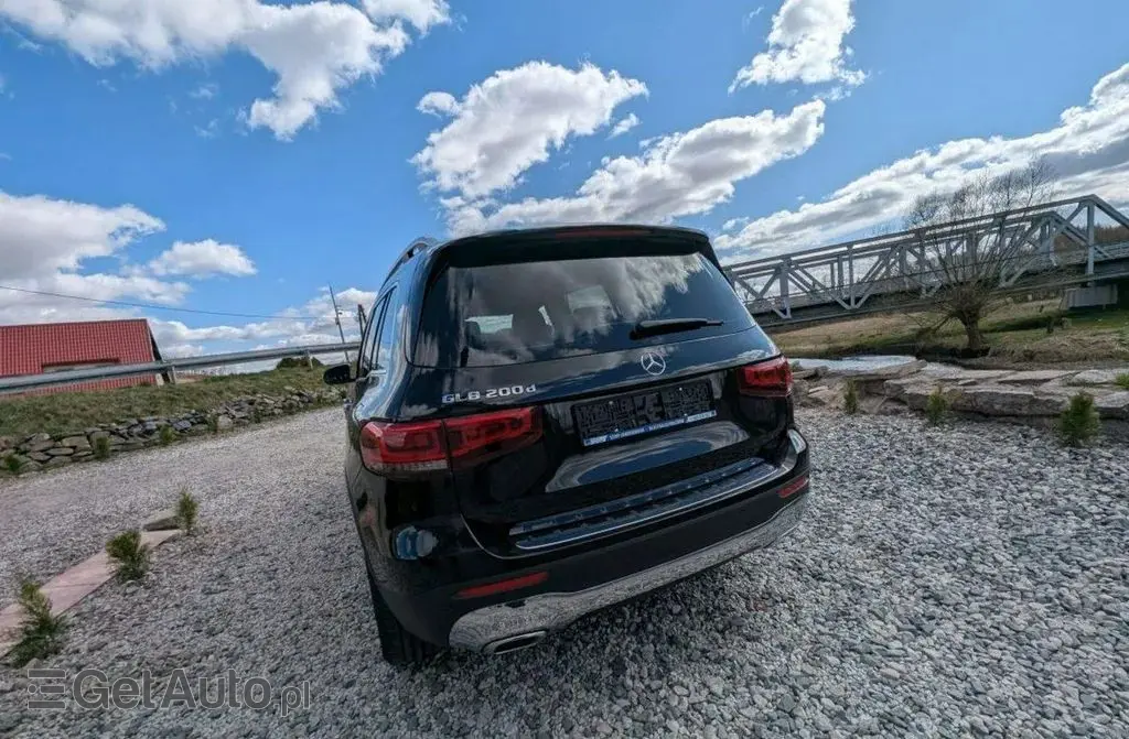 MERCEDES-BENZ GLB 