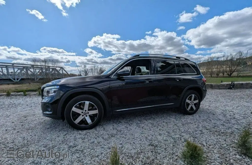 MERCEDES-BENZ GLB 