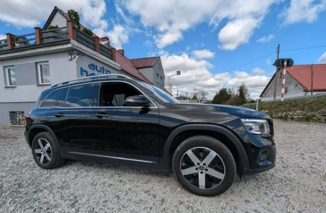 MERCEDES-BENZ GLB 