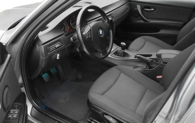 BMW Seria 3 318i