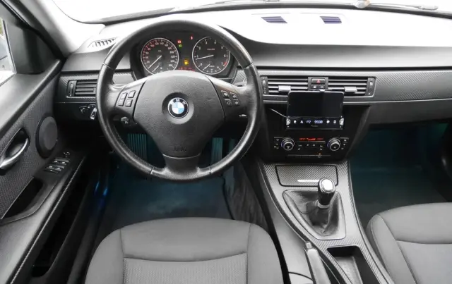 BMW Seria 3 318i