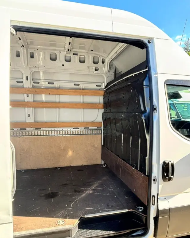 IVECO Daily 35S18 Maxi Blaszak Długi Furgon 3.0 Blaszak L4H3 