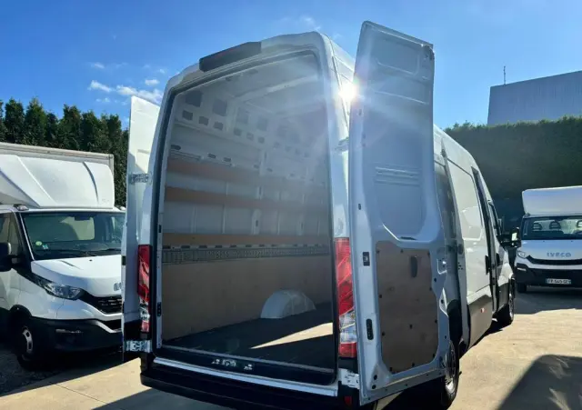 IVECO Daily 35S18 Maxi Blaszak Długi Furgon 3.0 Blaszak L4H3 