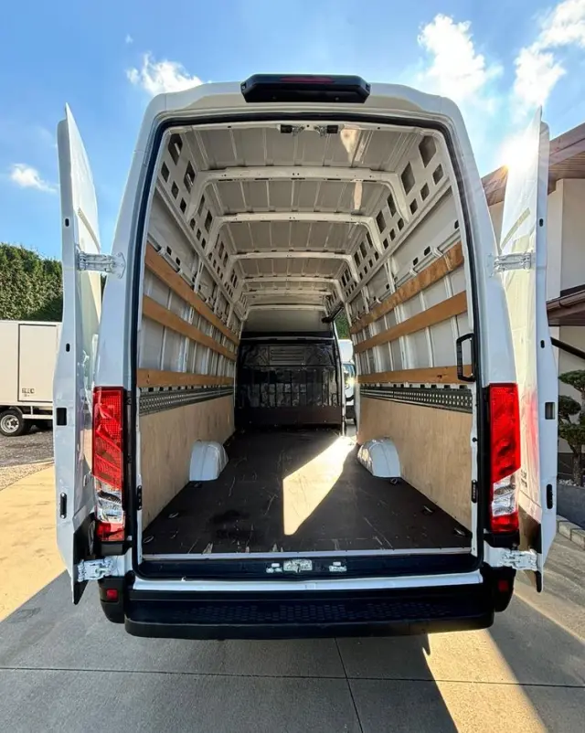 IVECO Daily 35S18 Maxi Blaszak Długi Furgon 3.0 Blaszak L4H3 