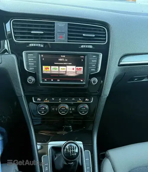 VOLKSWAGEN Golf 