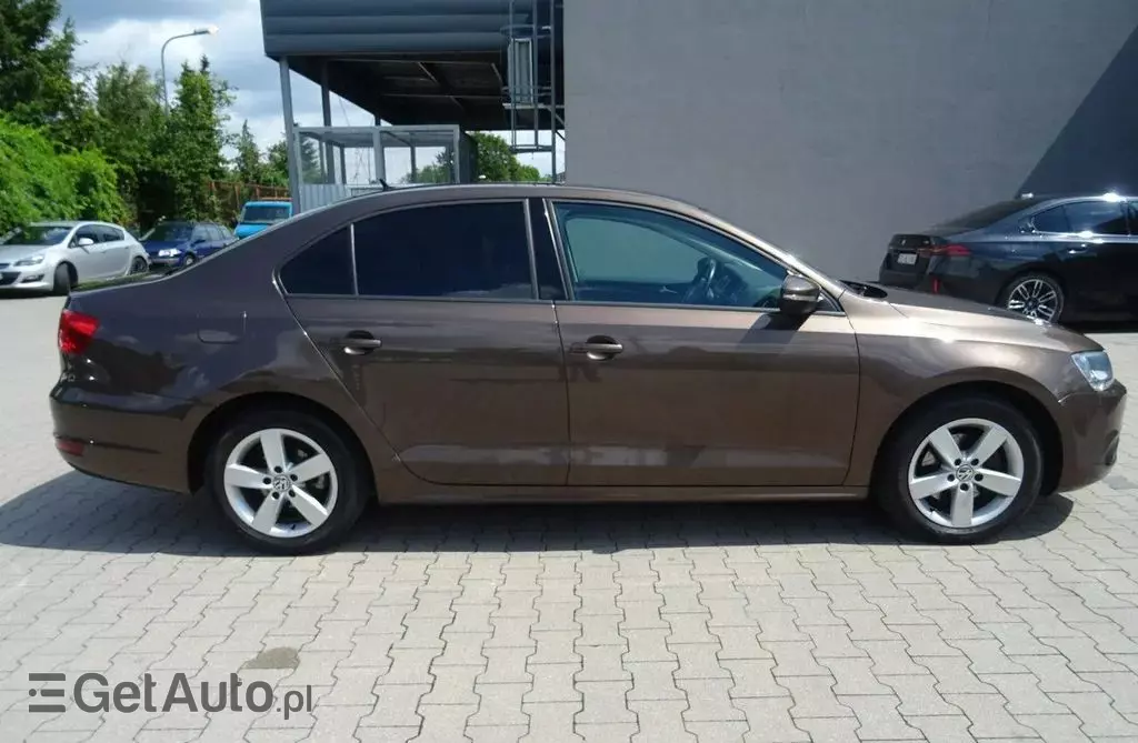 VOLKSWAGEN Jetta 