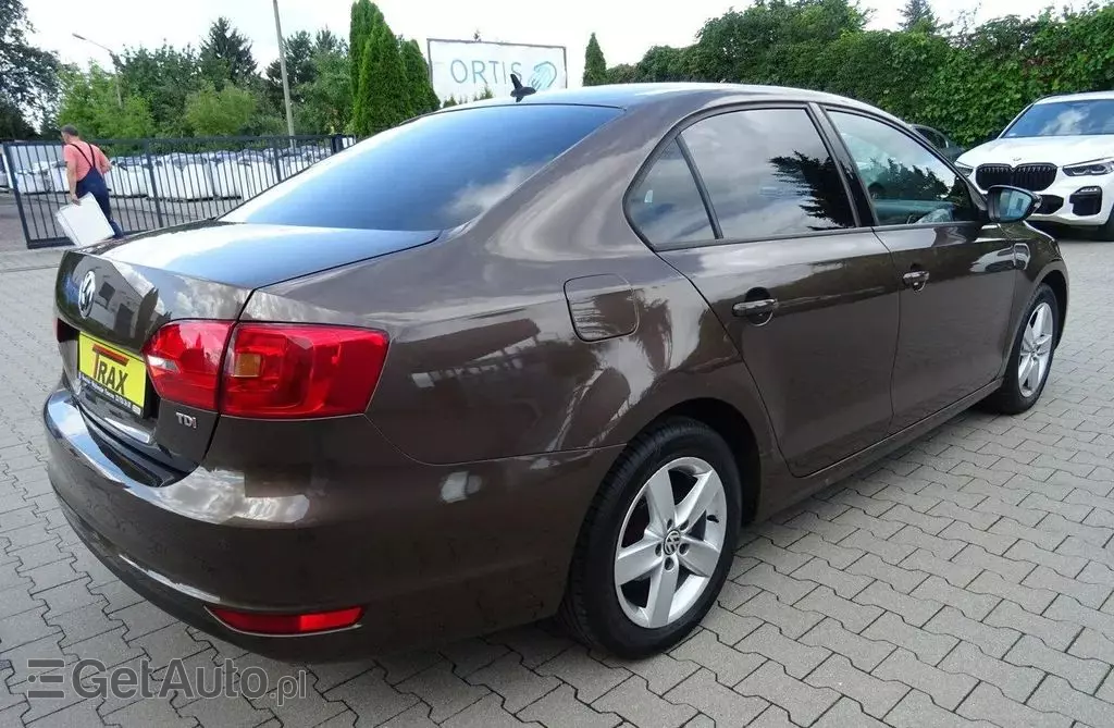 VOLKSWAGEN Jetta 