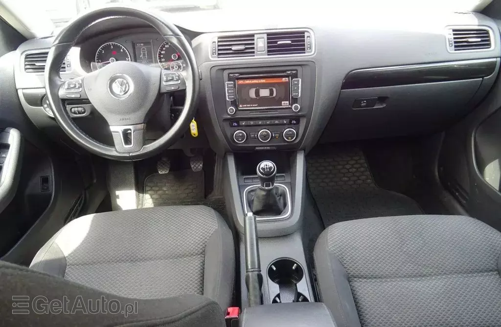 VOLKSWAGEN Jetta 
