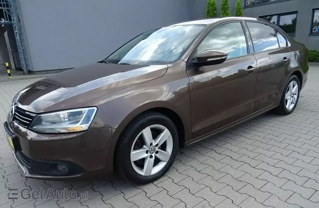 VOLKSWAGEN Jetta 