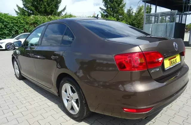 VOLKSWAGEN Jetta 