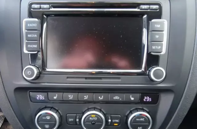 VOLKSWAGEN Jetta 
